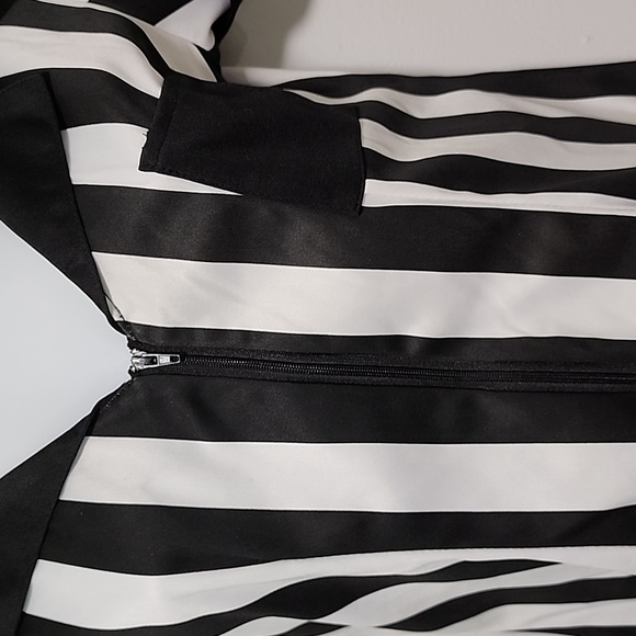 Are you a Naughty Referee? Do you want to be? This is the outfit for you! - Picture 2 of 5